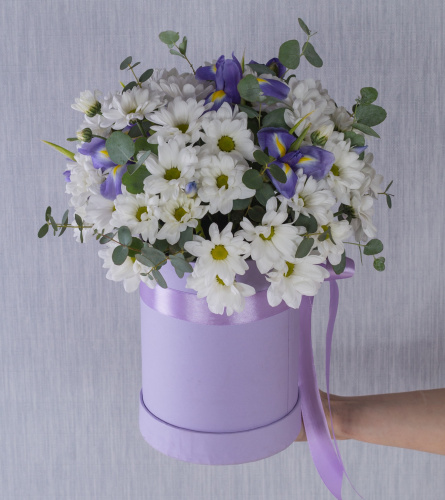 Коробка с цветами Девчата Арт 36147 с хризантемой